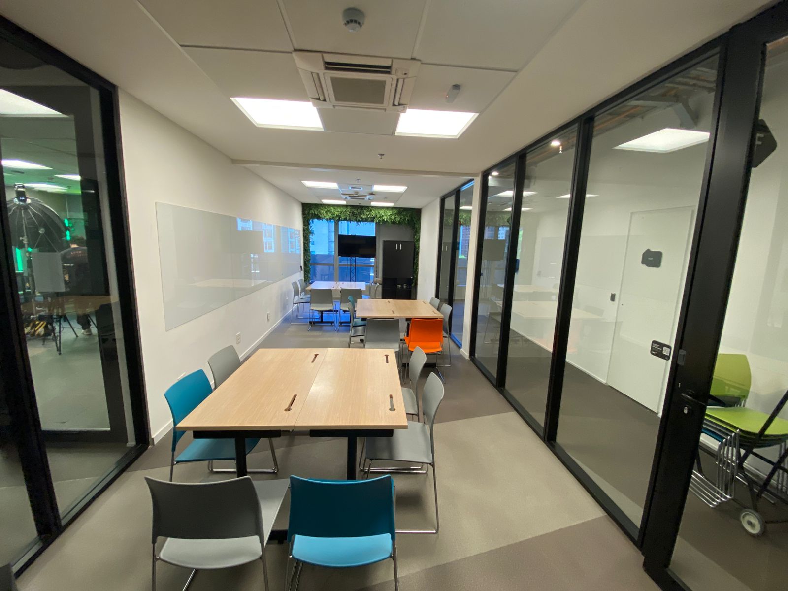 Sala 2F - Grupos com 2 mesas